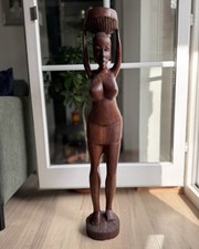 Große Handgeschnitzte