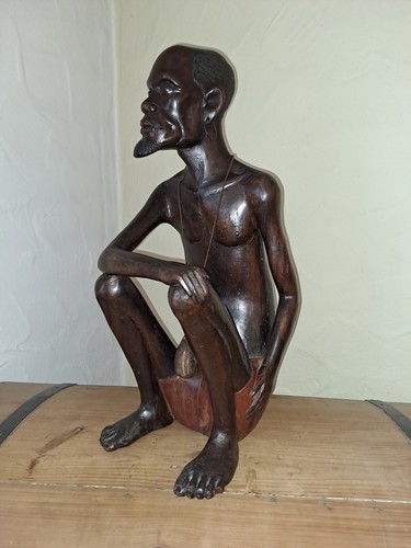 Afrikanische sitzende figur - sitzende,